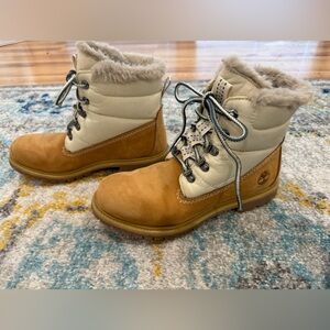 Timberland Women's Premium 6" Puffer waterproof boot Size 8.5 gently worn.